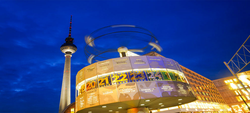Máxima Cierto Acrobacia El Reloj Mundial Urania, el reloj de Alexanderplatz